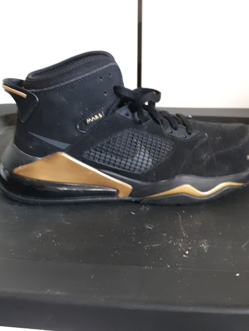Jordan Mars 270 Black Metallic Gold Mens 10.5 SINGLE LEFT SHOE ONLY CD7070-007